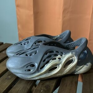 Adidas Men’s YEEZY foam runners size 8.5 men’s